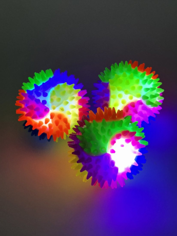 Мяч, в комплекте встроенные батарейки AG13/LR44*3шт.